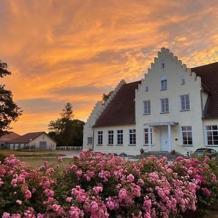 Boutique Hotel Gut Tribbevitz Neuenkirchen auf Rugen Exterior foto