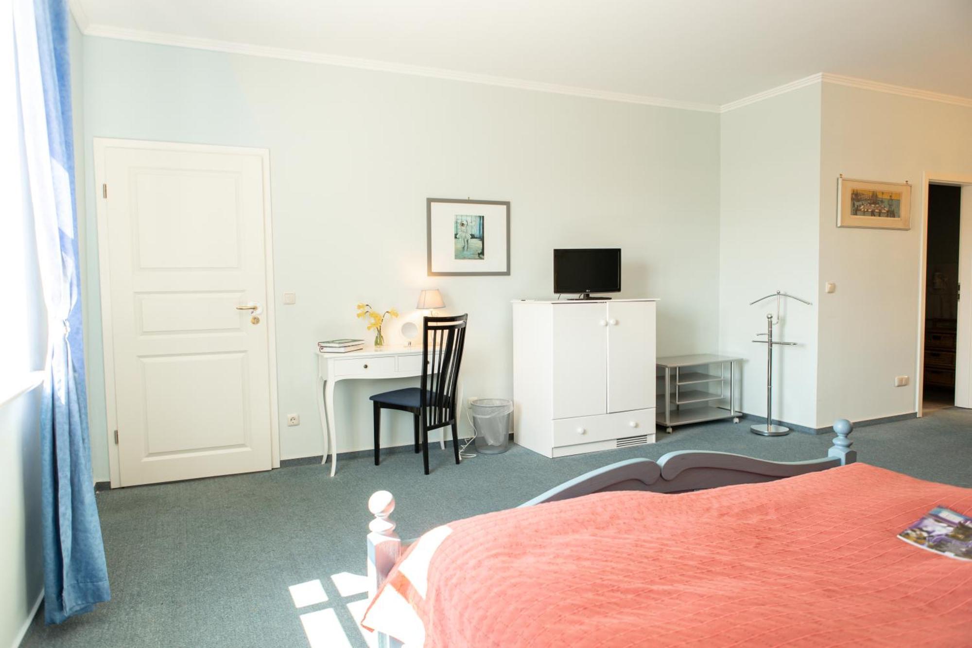 Boutique Hotel Gut Tribbevitz Neuenkirchen auf Rugen Exterior foto