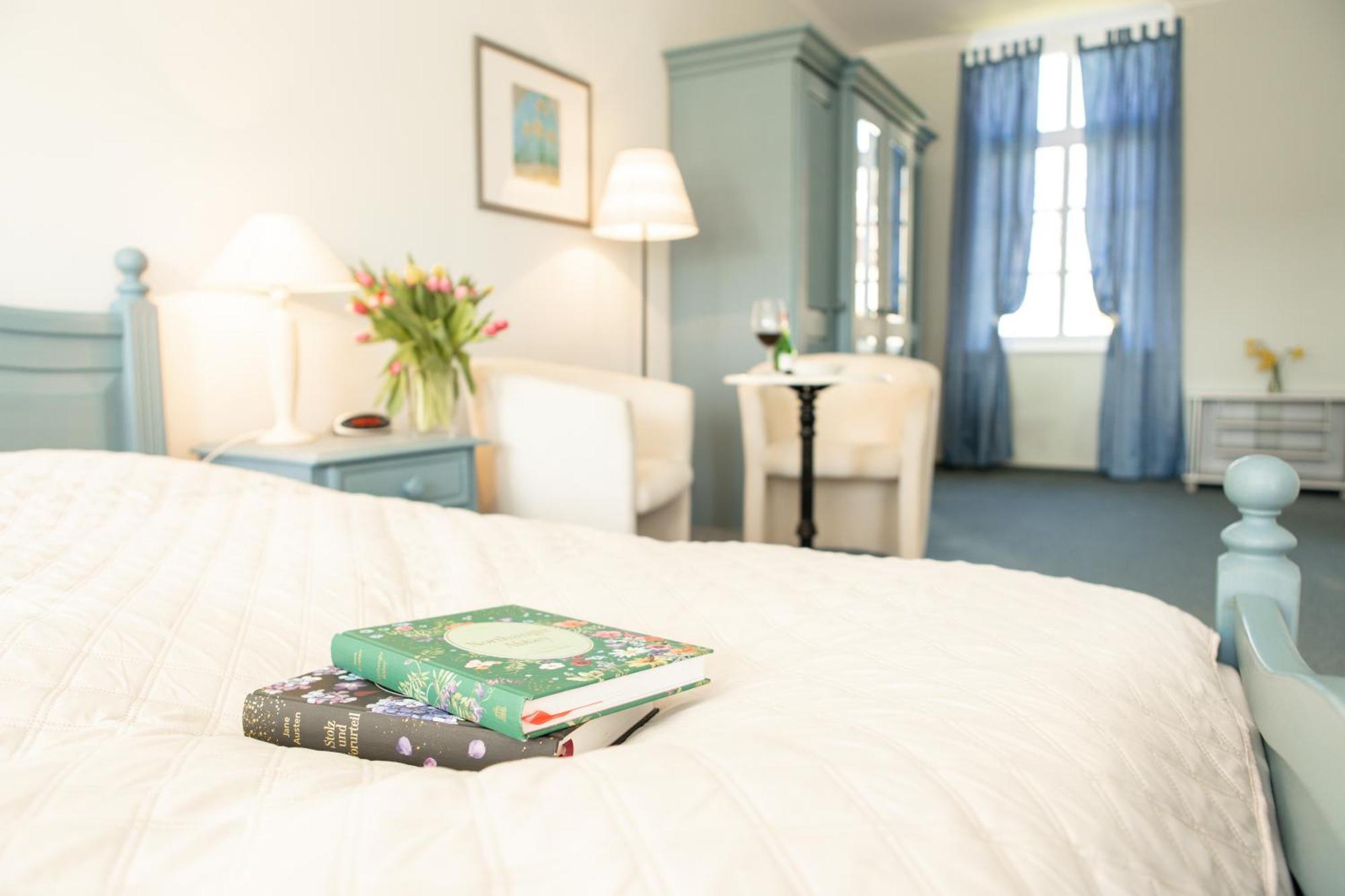 Boutique Hotel Gut Tribbevitz Neuenkirchen auf Rugen Exterior foto